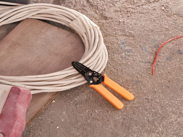 ŚCIĄGACZ IZOLACJI KABLI 0,6-2,6MM