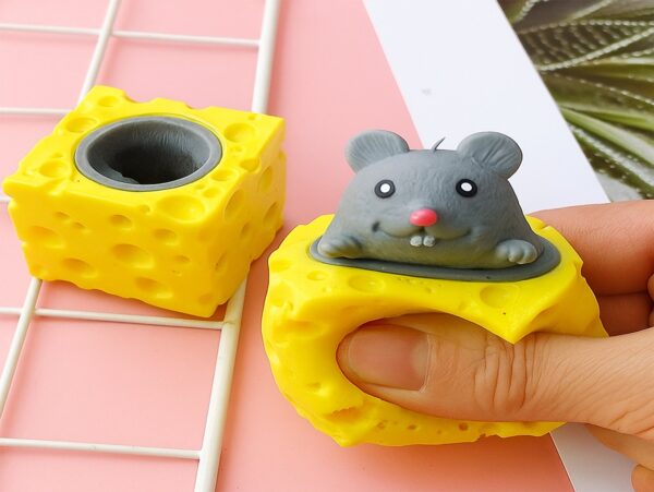 GNIOTEK ANTYSTRESOWY SER Z MYSZKĄ 4 x 4CM - szary