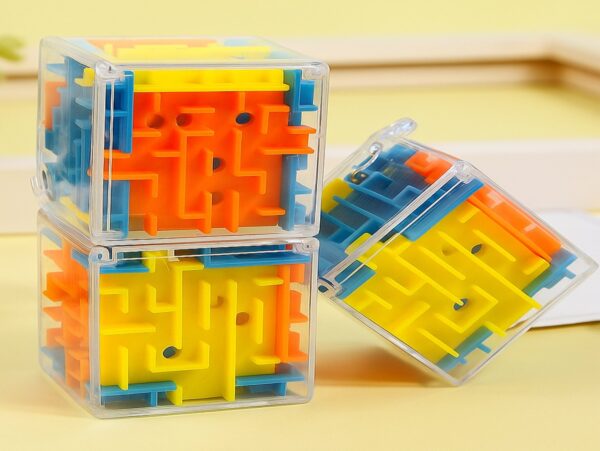 KOSTKA LABIRYNT KULKOWY 4cm