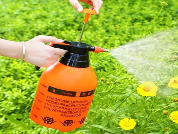 OPRYSKIWACZ RĘCZNY 2L