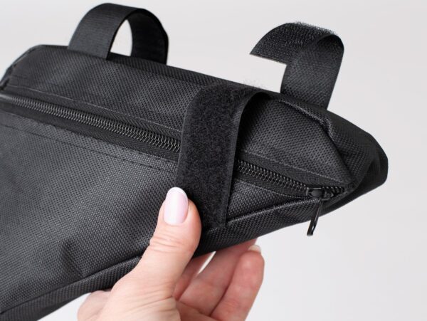 TORBA SAKWA ROWEROWA POD RAMĘ NA ZAMEK - czarny bez napisu