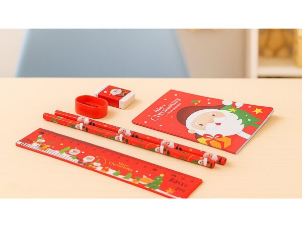 ARTYKUŁY SZKOLNE ŚWIĄTECZNE W PUDEŁKU 6EL.