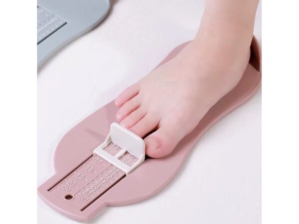 MIARKA DO POMIARU STÓP DZIECKA 22,7x8,6cm - różowy