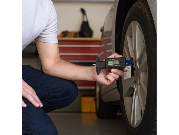 MIERNIK WYSOKOŚCI BIEŻNIKA OPON CYFROWY