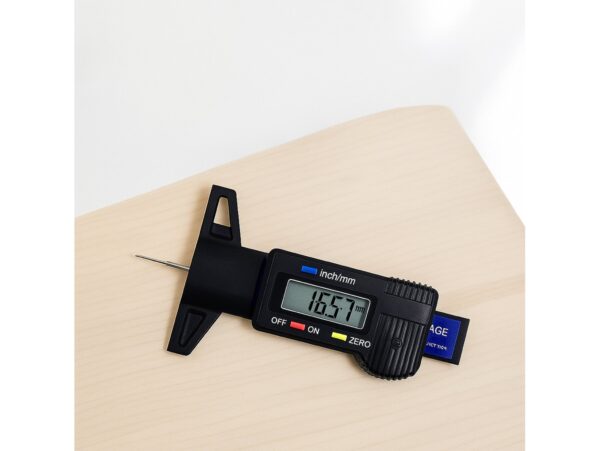 MIERNIK WYSOKOŚCI BIEŻNIKA OPON CYFROWY