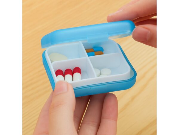 POJEMNIK ORGANIZER NA LEKI 4 KOMORY - niebieski