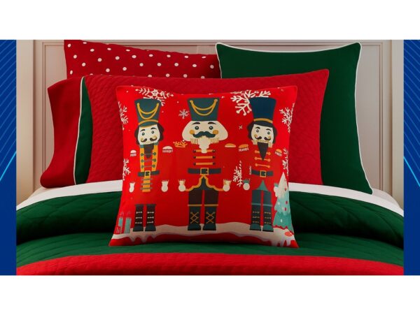 POSZEWKA DEKORACYJNA ŚWIĄTECZNA 40X40 - dziadki do orzechów