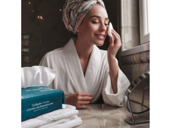 RĘCZNIKI JEDNORAZOWE KOSMETYCZNE 19,5x19,5 50SZT