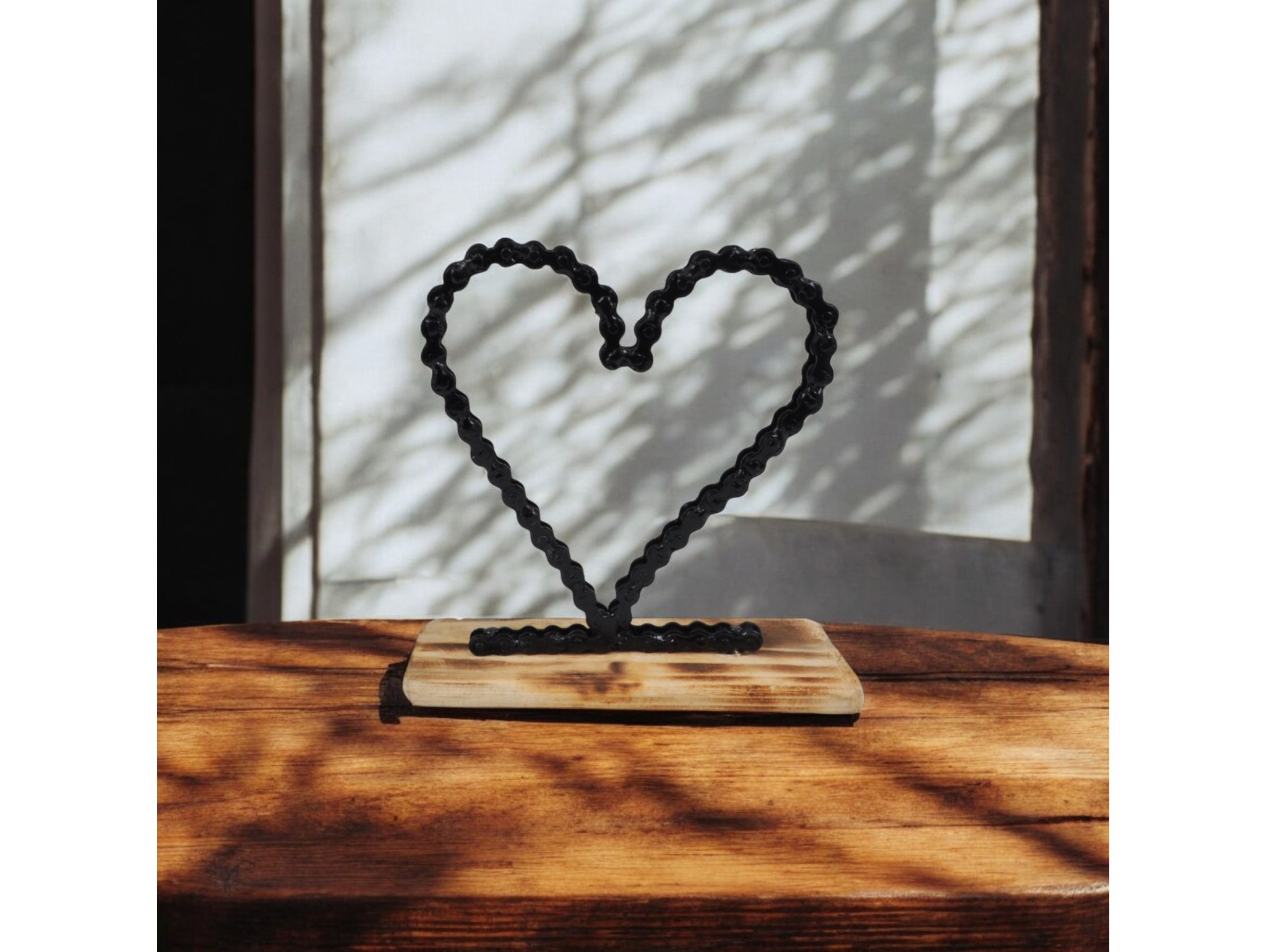 SERCE Z ŁAŃCUCHA NA PODSTAWCE