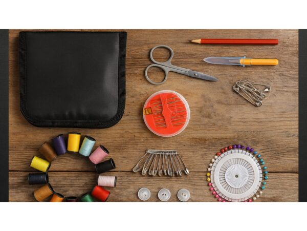PRZYBORNIK KRAWIECKI ZESTAW DO SZYCIA 98 ELEMENTÓW