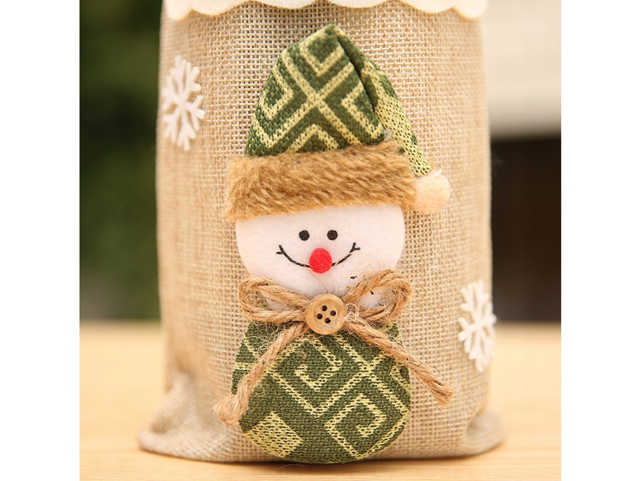 POKROWIEC UBRANKO NA BUTELKĘ ŚWIĄTECZNE - beżowy bałwan