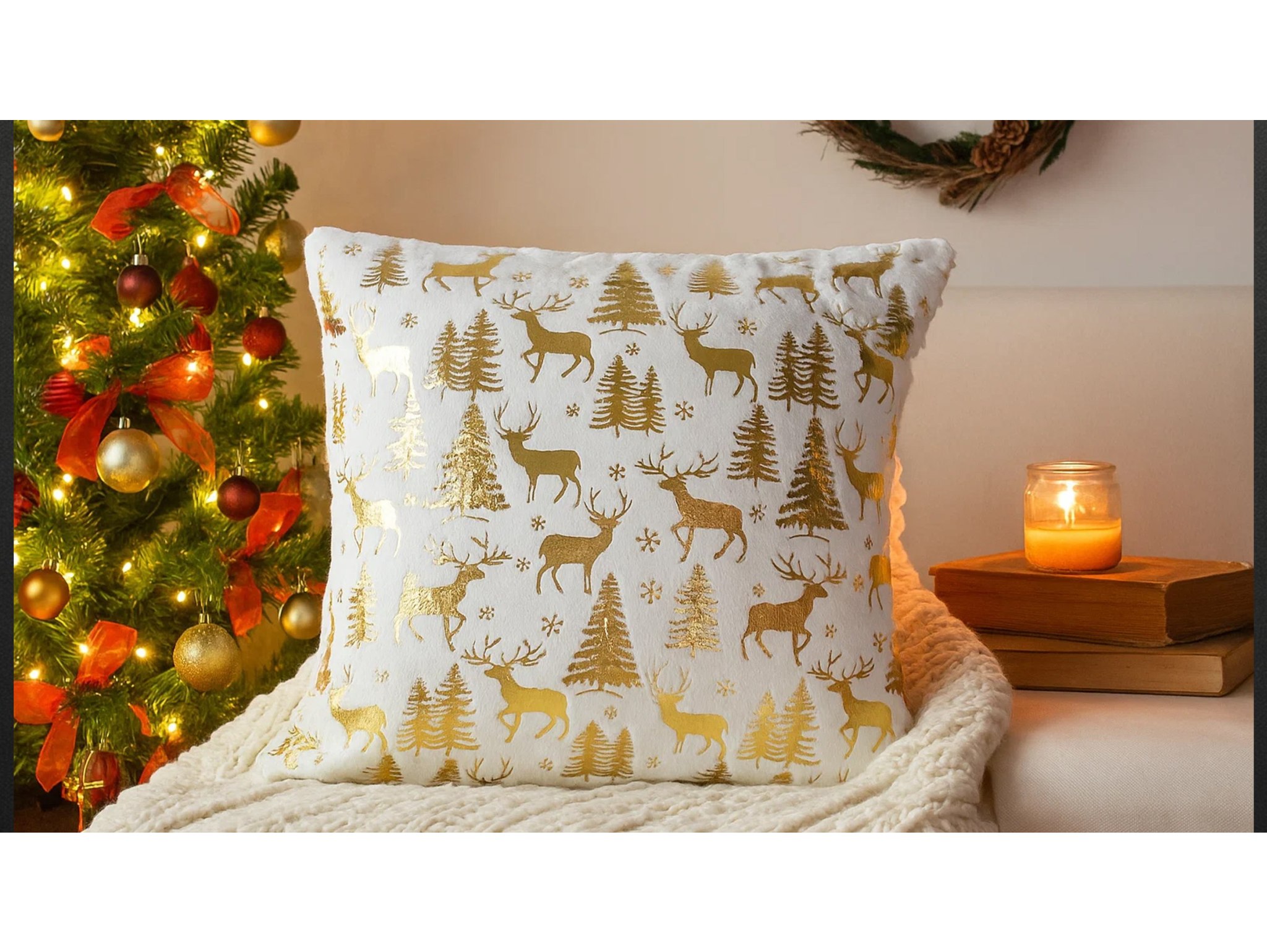 POSZEWKA NA PODUSZKĘ ŚWIĄTECZNA 43x43 - złoty