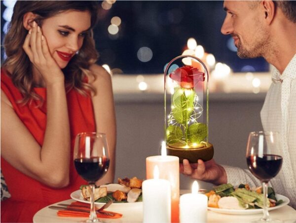 WIECZNA RÓŻA W SZKLE LED ŚWIECĄCA