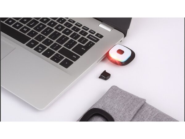 LAMPKA LED DO CZAPKI ZIMOWEJ Z LAMPKĄ LED